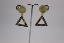 STONE EARRING