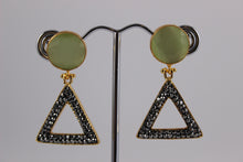 STONE EARRING