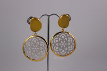 STONE EARRING