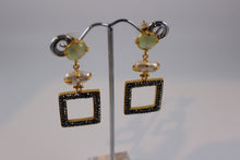 STONE EARRING