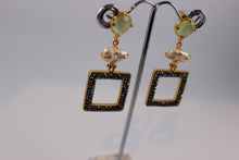 STONE EARRING