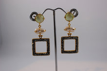 STONE EARRING