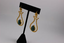 STONE EARRING