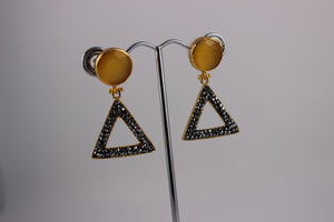 STONE EARRING