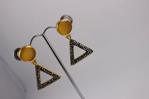 STONE EARRING